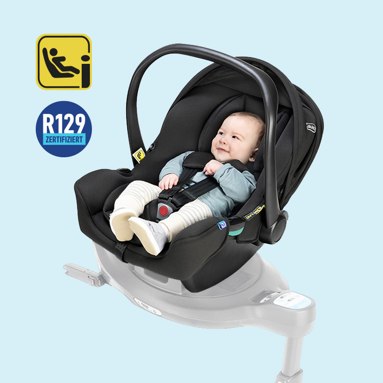 Ein Baby sitzt in der Babyschale Graco SnugLite™ i-Size R129. Bild enthält i-Size- und R129-Logos.
