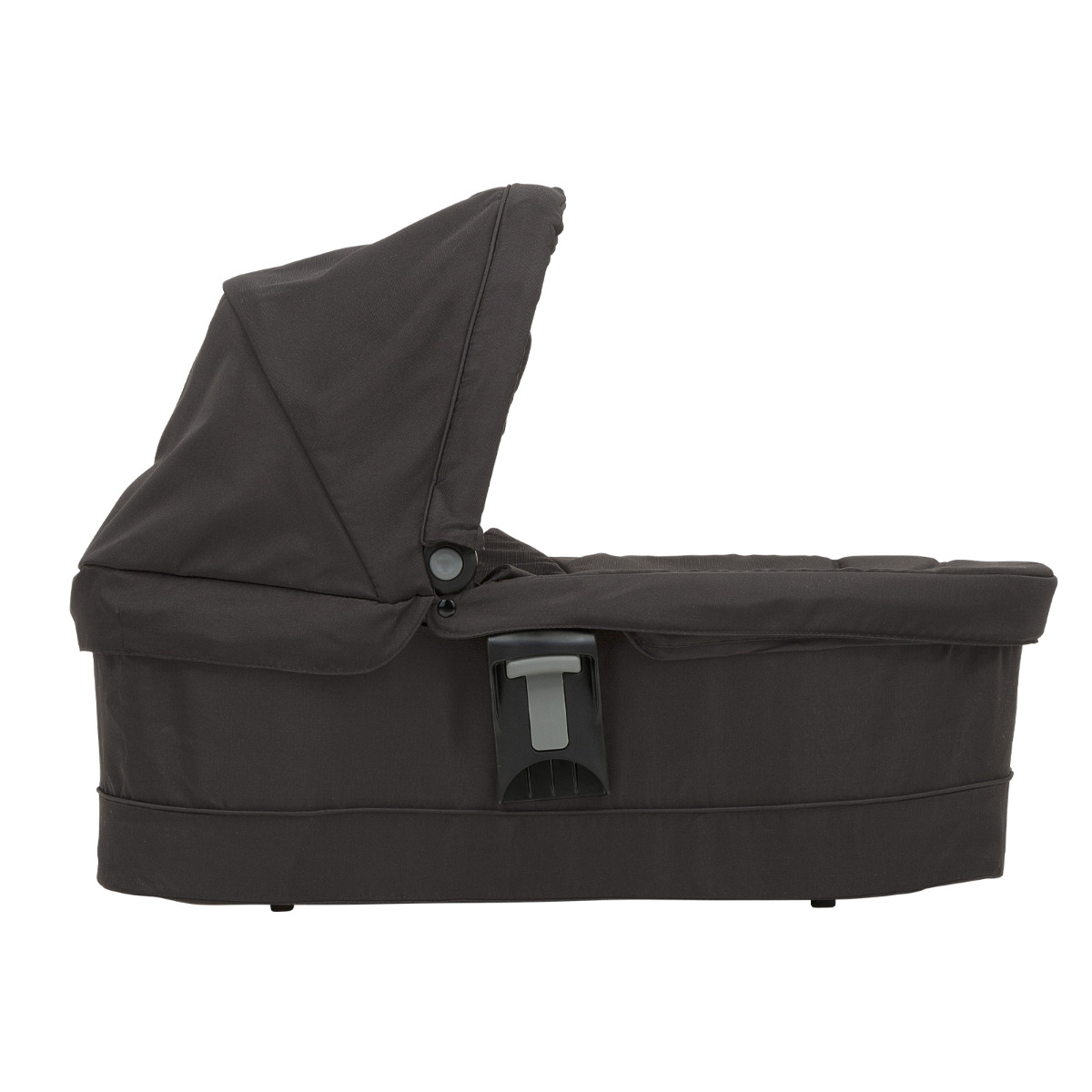 Graco® Evo® luxury carrycot with apron front angle