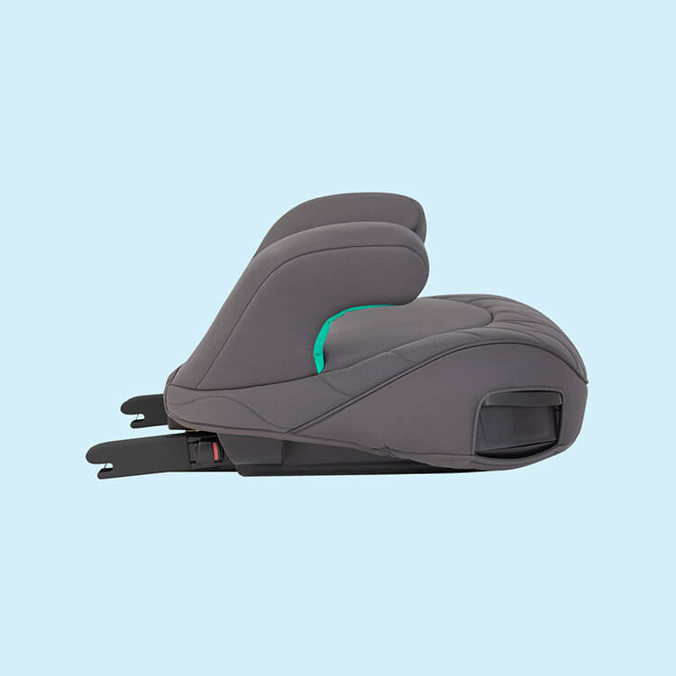 Rehausseur sans dossier Graco Booster Max R129 ISOFIX vu en angle de profil avec connecteurs ISOFIX déployés sur un fond bleu. 
